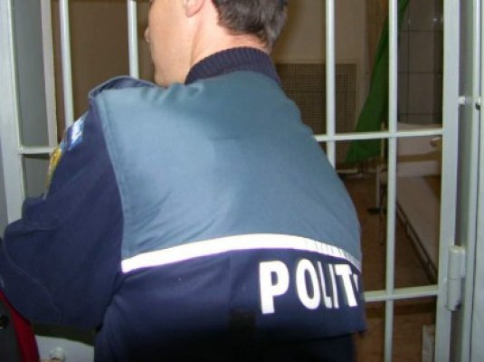 Individ acuzat de comiterea mai multor furturi, arestat